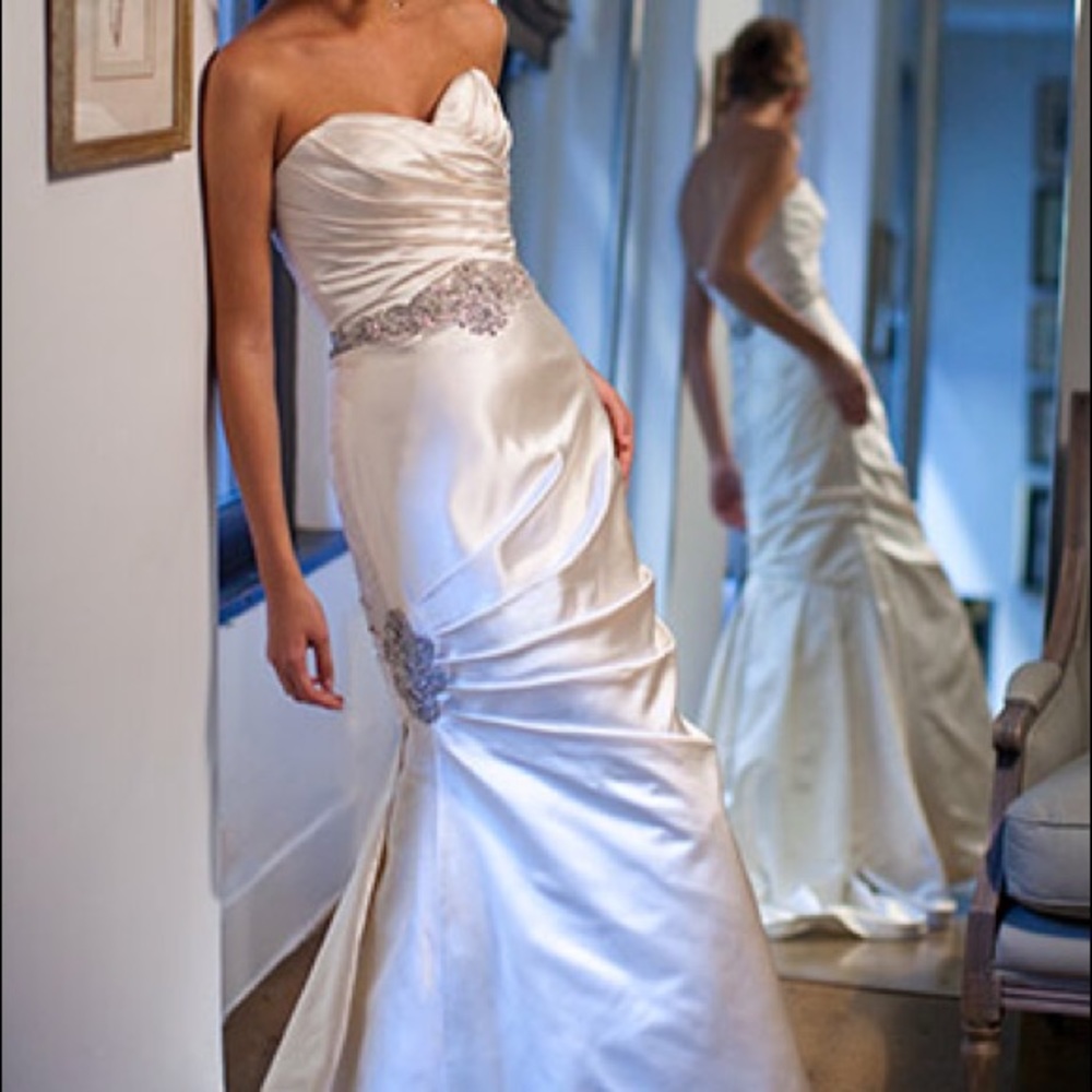 Wedding dress, size 8 - Judd Waddell. Brand NEW!!